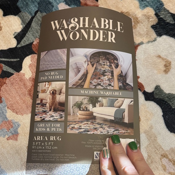 Scalloped Floral Rug - Picture 4 of 5